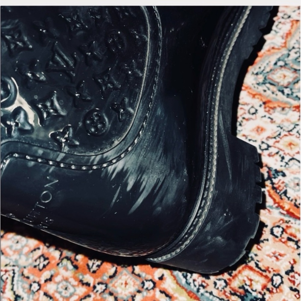 ‼️‼️ Sold. Louis Vuitton Black Monogram Splash Rain Boots - Picture 11 of 17